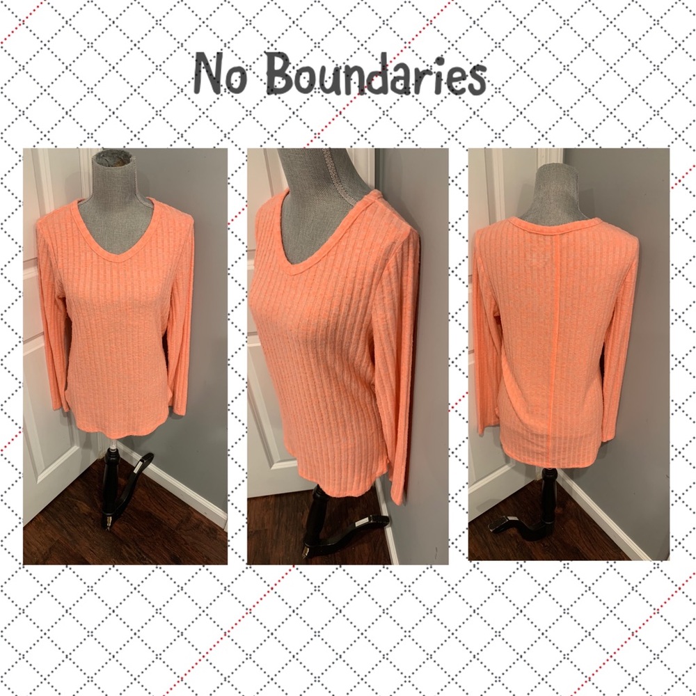 No Boundaries v neck sweater Sz XL juniors (15-17). Beautiful worn once if even